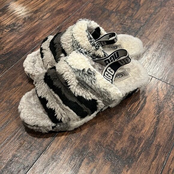 Ugg Women Fluff Yeah Slide Size 8 in GUc - Picture 1 of 9